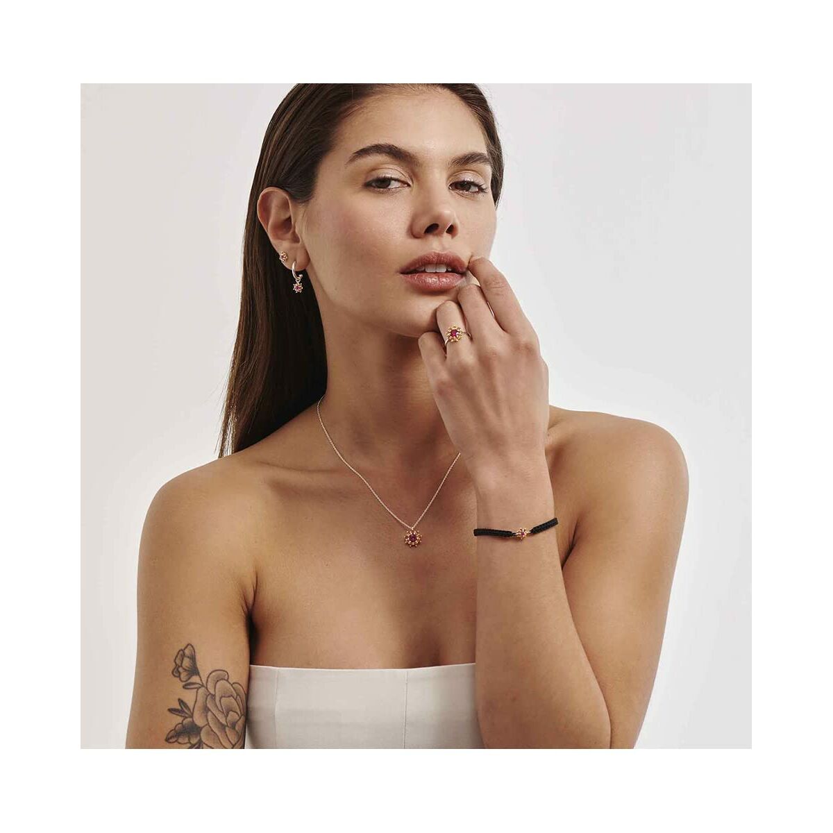 V6HD157A89158D9D81572E5792B0D1506CFR4243656P4